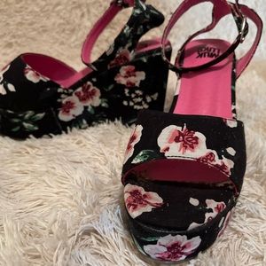 Floral platform sandals